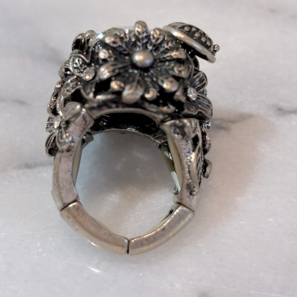 Chunky Flower & Ladybug Antique Silver Tone Crystal Costume Ring Stretch Band - Picture 7 of 14